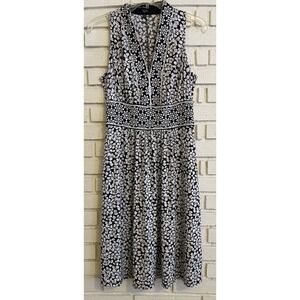 Maggy London Women's Fit & Flare Dress Sleeveless Floral V-neck‎ size 4